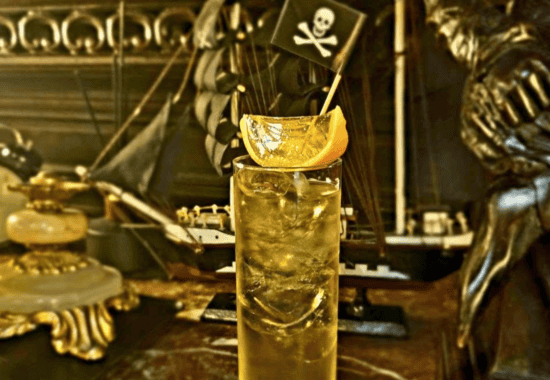 close-up Signature cocktail, Criminals & Legends Krakow